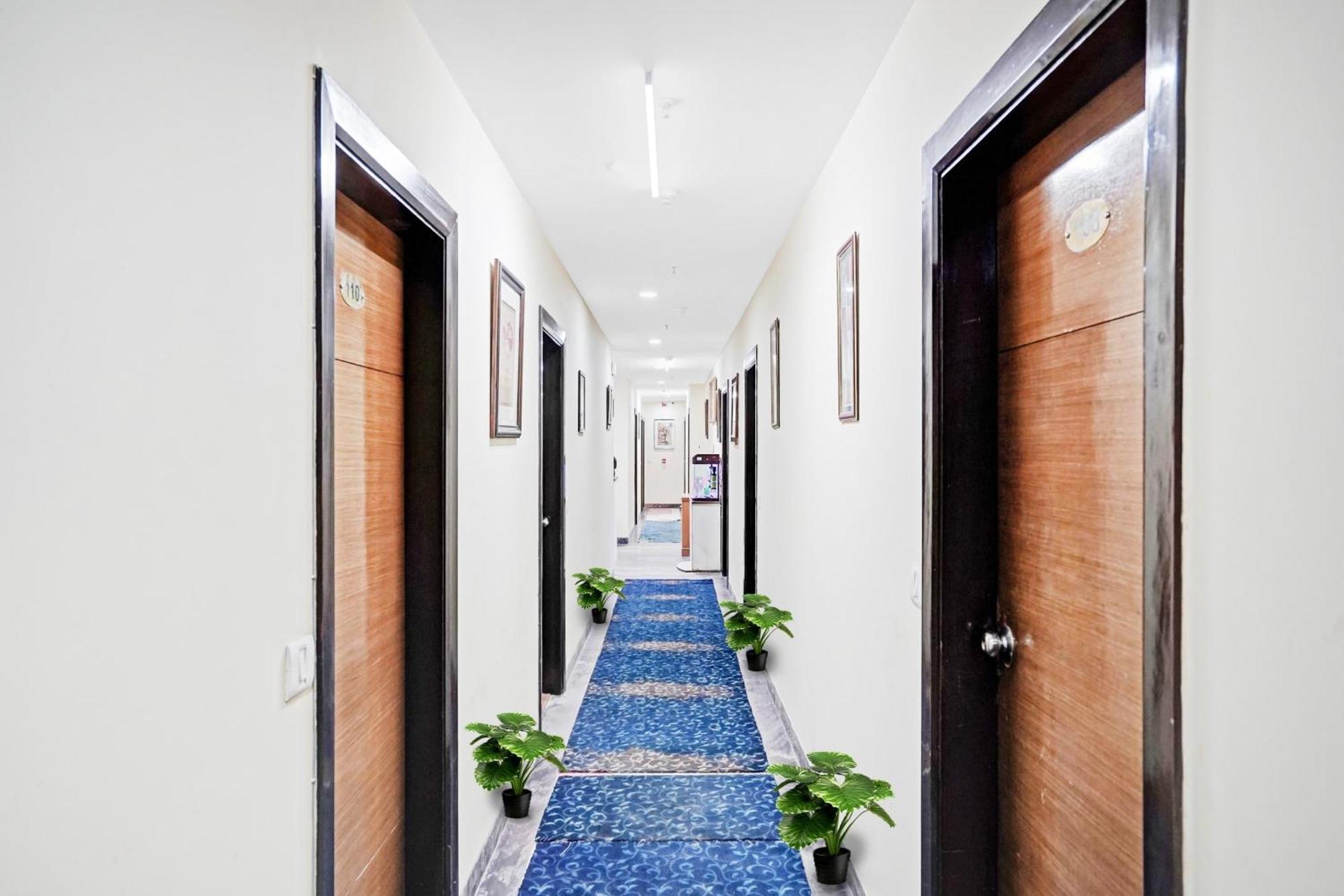 Hotel O Royal Regency Ghaziabad Zewnętrze zdjęcie