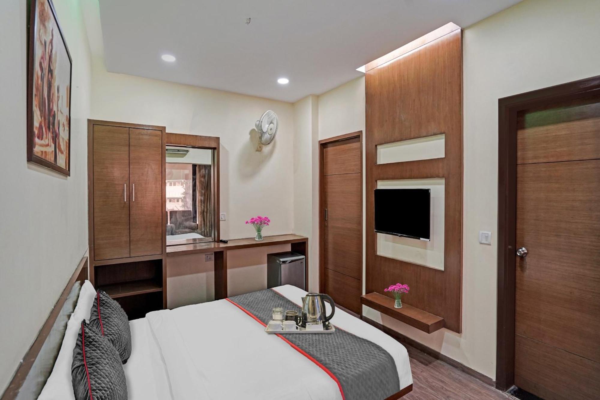 Hotel O Royal Regency Ghaziabad Zewnętrze zdjęcie